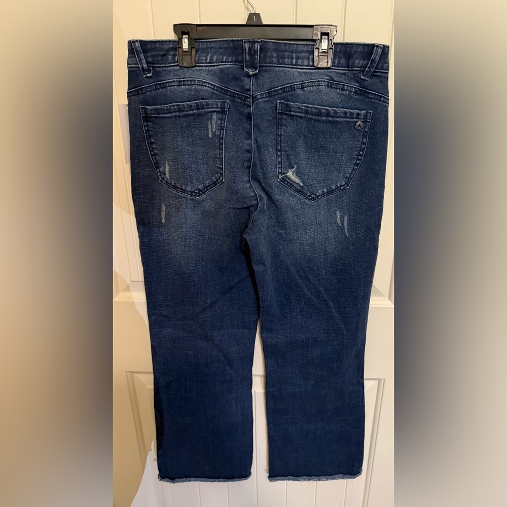Democracy Blue Straight Leg Jeans with Distressed Details‎ Size 10 - Picture 3 of 8